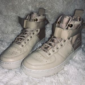 NIKE SF AF1 MID (GS) 💗